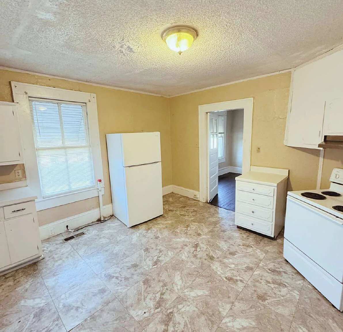 2 bed, 1.0 bath, 1376 sqft, $680 — Photo 4