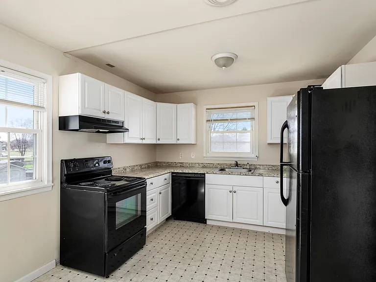320 W 5th St #2 — Photo 2