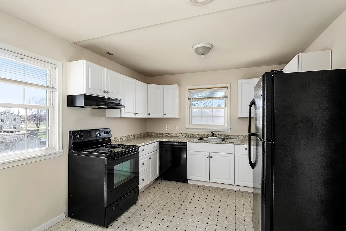 Building Photo - 320 W 5th St #2