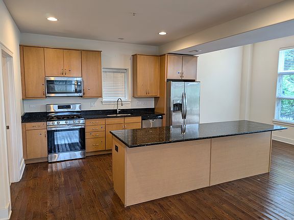2nd image of 2100 Greenwood St #101