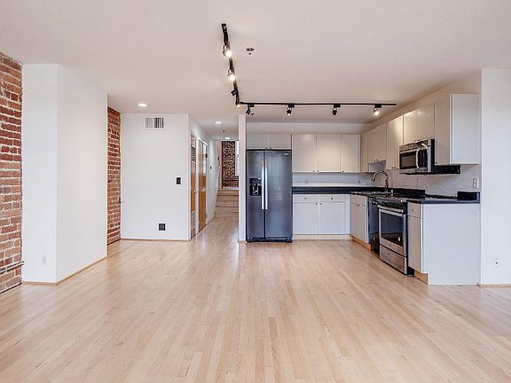 5th image of 701 Minnesota St APT 228