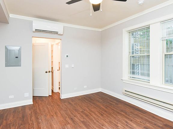 5th image of 640 W Wrightwood Ave APT 211