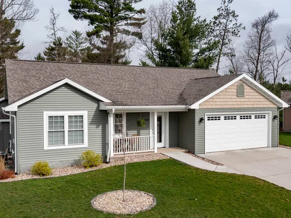 564 Hart Ct, Waupaca, WI 54981