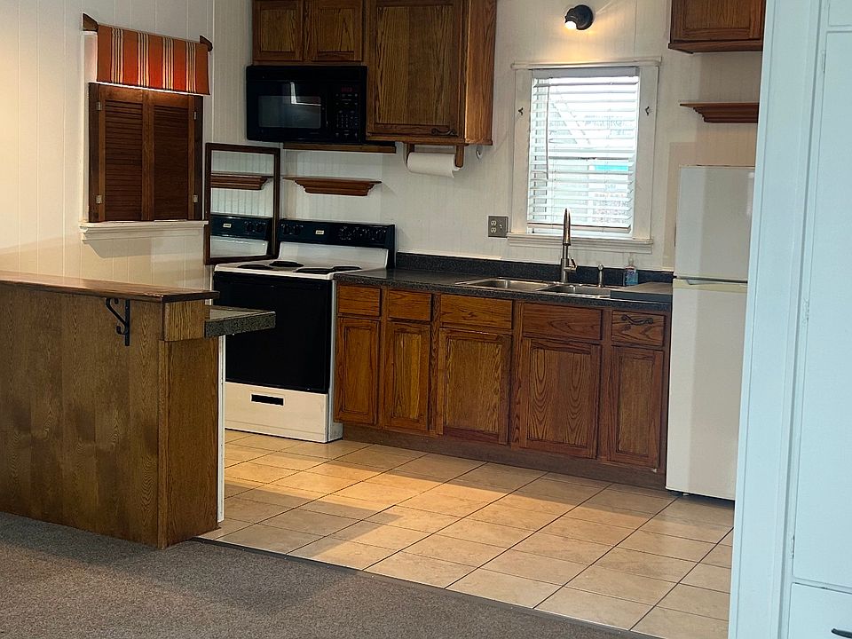 2nd image of 611 16th St