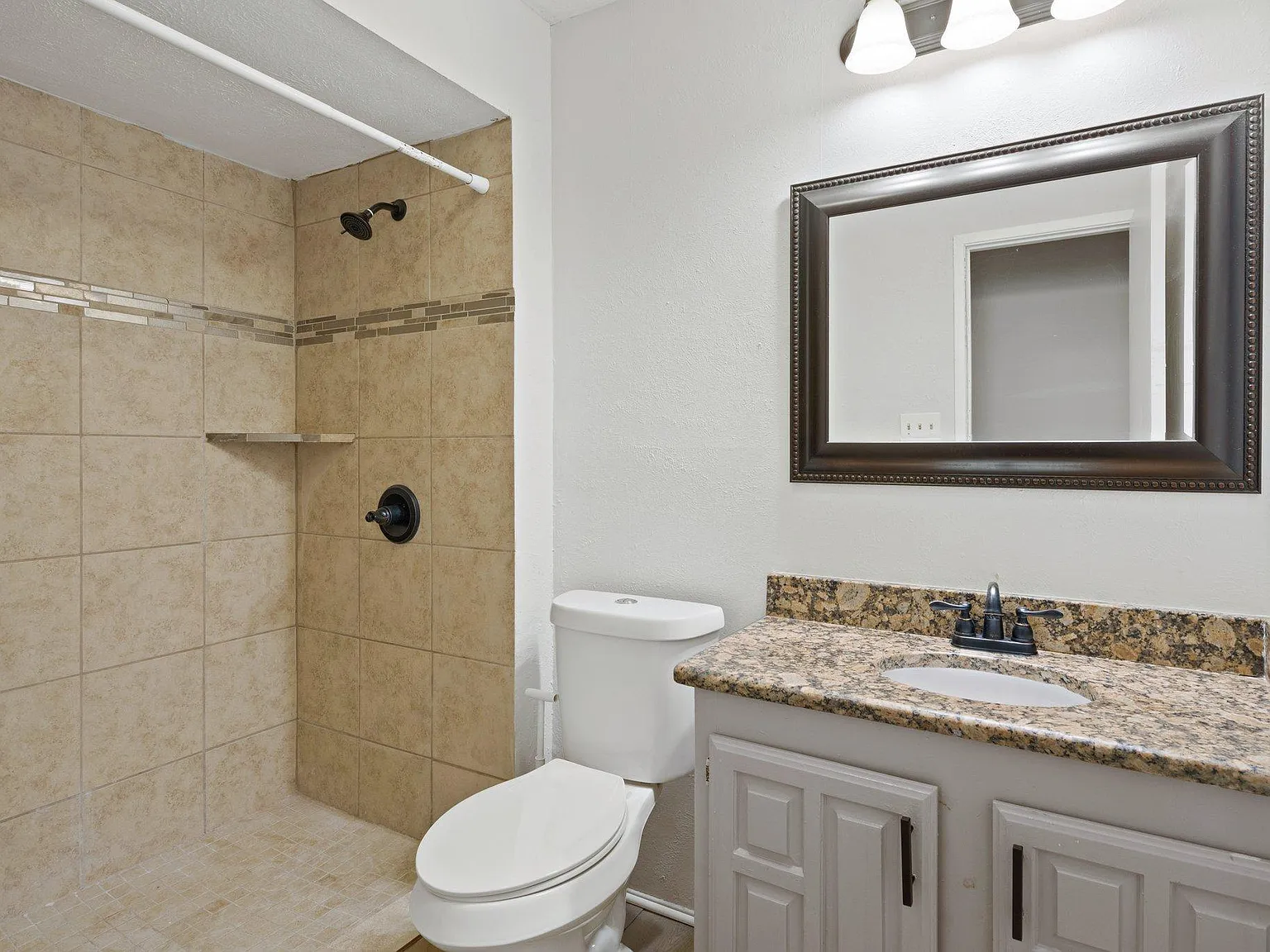 4 bed, 2.5 bath, 2199 sqft, $728 — Photo 2