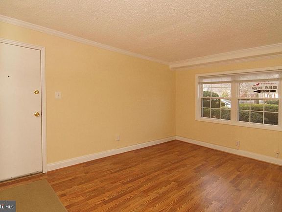 5th image of 2305 Farrington Ave APT 101