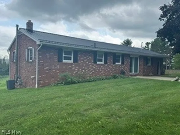 6985 State Route 39, Millersburg, OH 44654