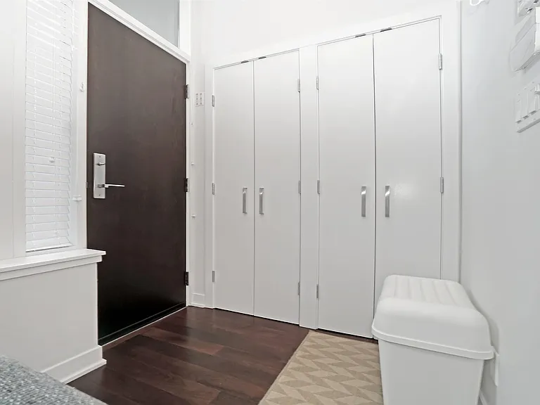 1045 Richards St — Photo 3