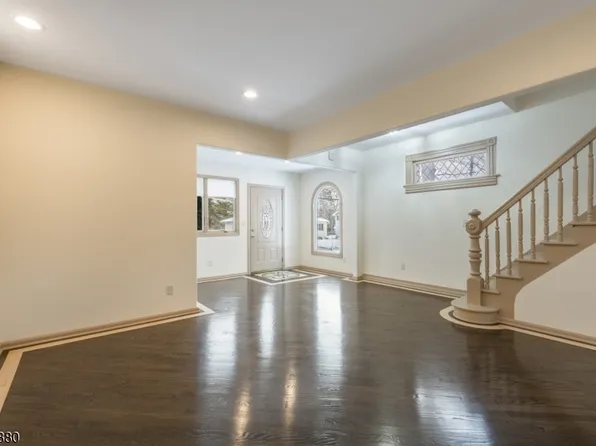 302 Walnut Ave, Cranford, NJ 07016