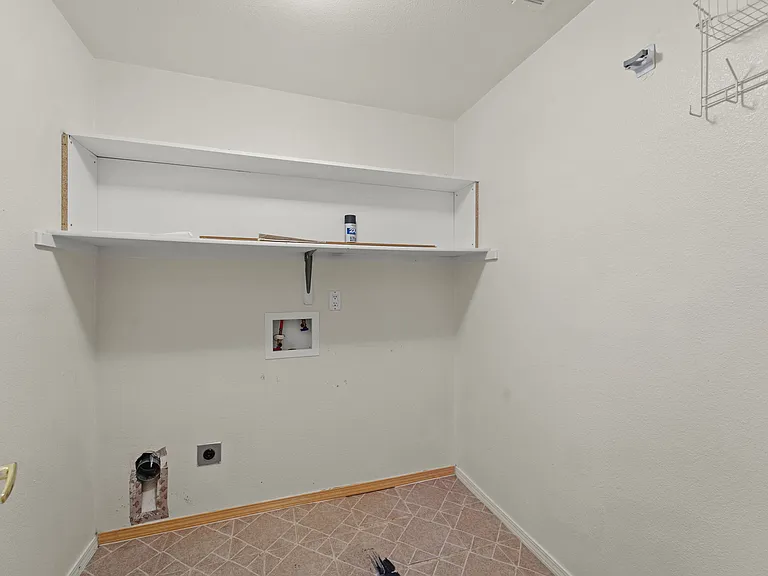 6082 Colony Cir — Photo 26