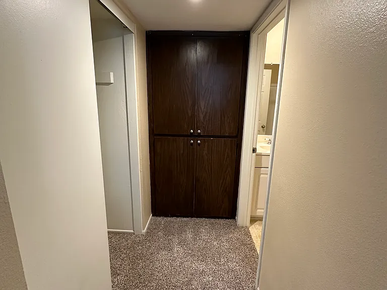 Amberwood Garden Apartments — Photo 33