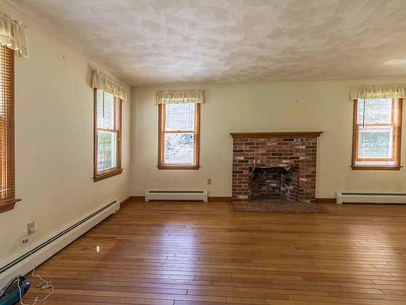 5th image of 1187 Elm St