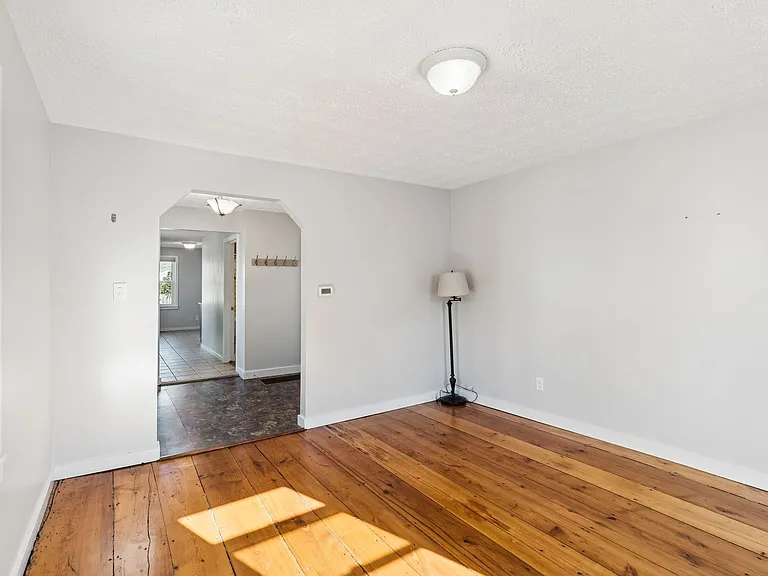 140 & 142 Sawyer Street — Photo 17