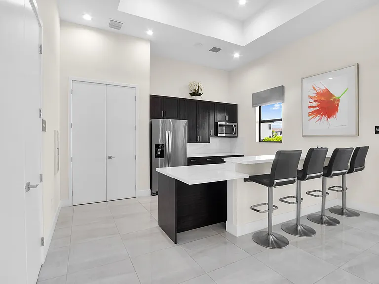 20610 NE 5th Pl — Photo 14