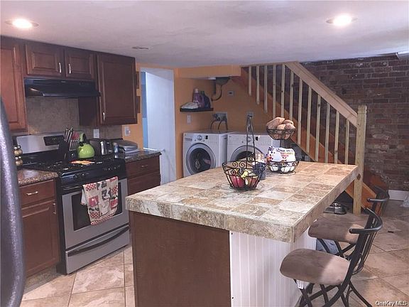 4th image of 255 W Main St