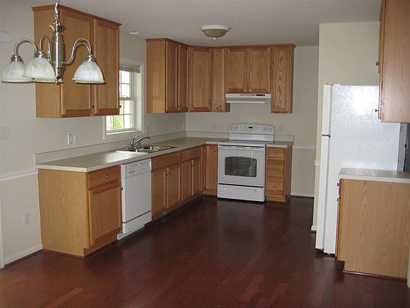 5th image of 58 Jefferson Dr W