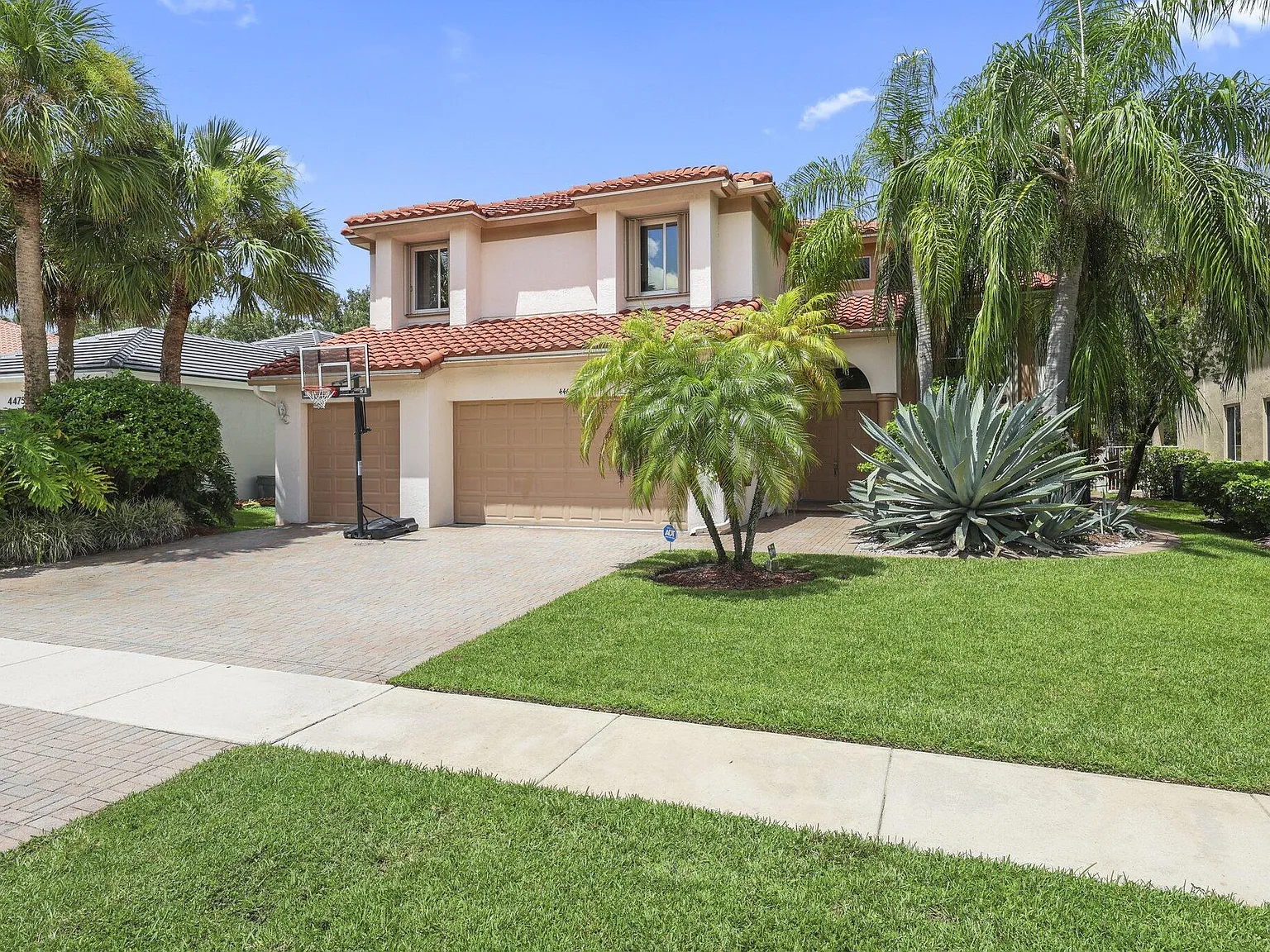 5 bed, 3.0 bath, 3388 sqft, $13,000 — Photo 4