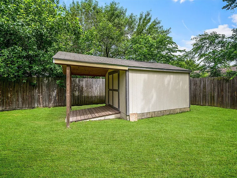 10122 Green Valley Ln — Photo 19