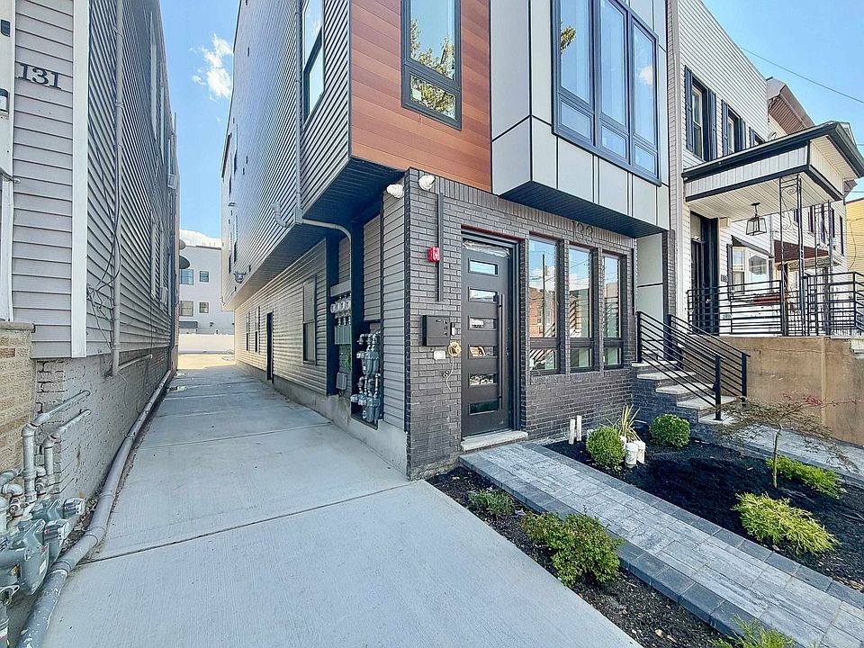 1st image of 133 North St #3