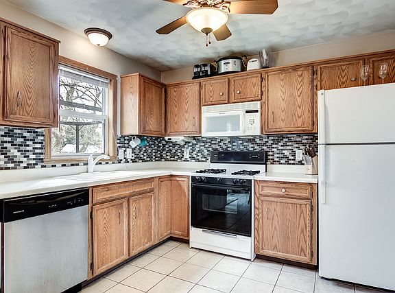 3rd image of 3373 Burlwood Dr