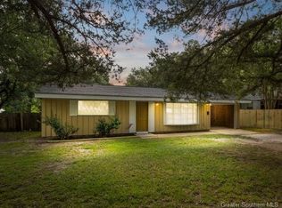 909 Dennis Ave, Leesville, LA 71446