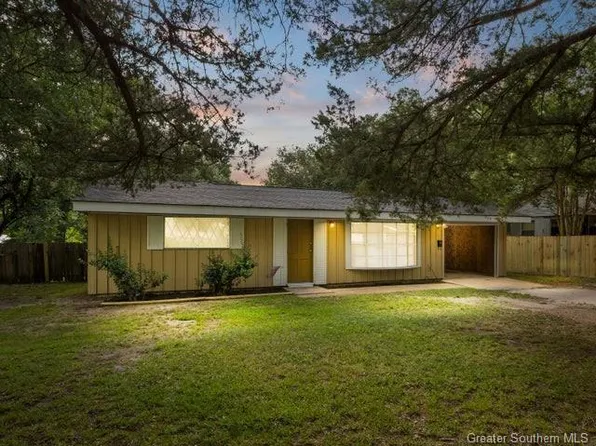 909 Dennis Ave, Leesville, LA 71446