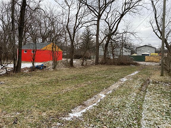 3rd image of 2911 N Sherman Dr