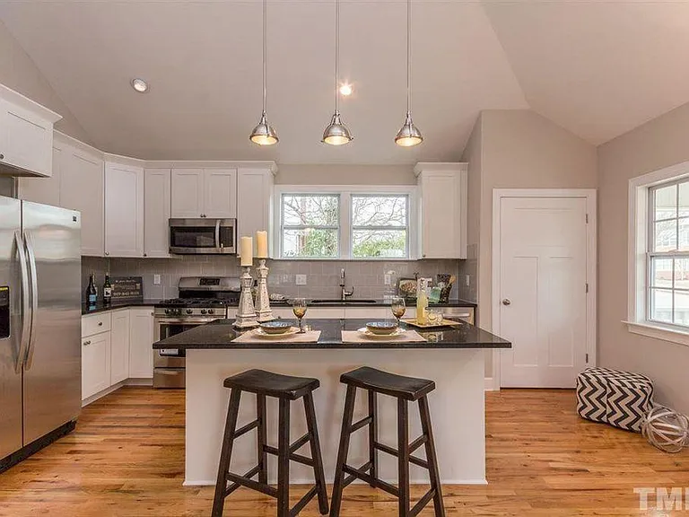 705 E Lenoir St — Photo 10