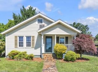 307 S Key St, Pilot Mountain, NC 27041
