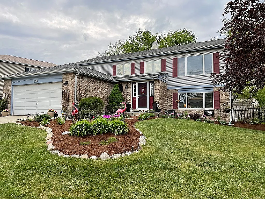 136 Robincrest Ln photo 1