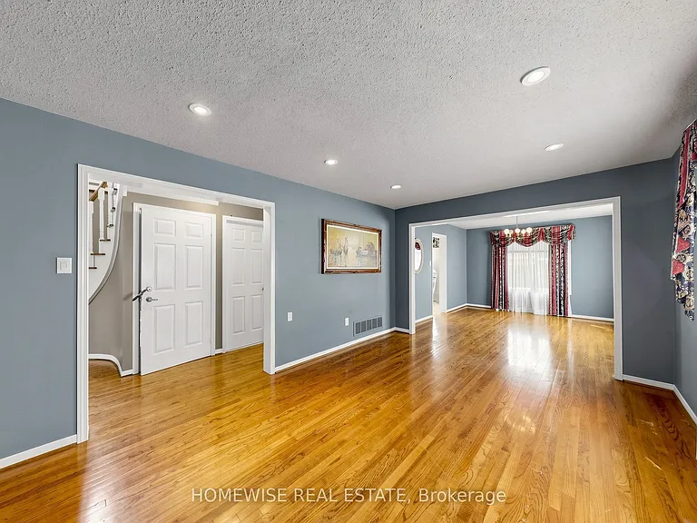 11 Briarcliffe Cres — Photo 7