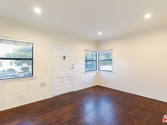 2nd image of 2029 Oak St APT B