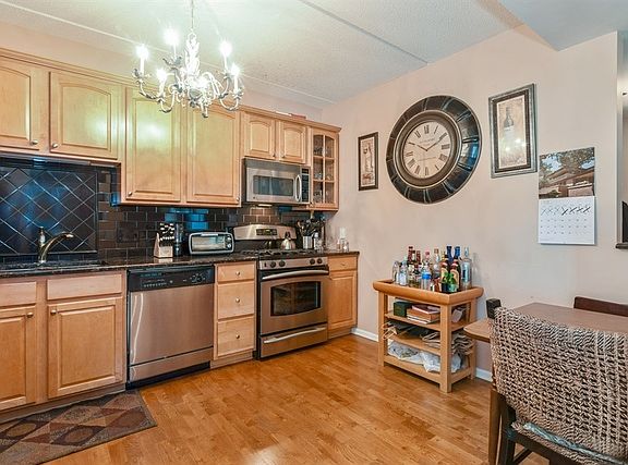 4th image of 410 W Mahogany Ct #409
