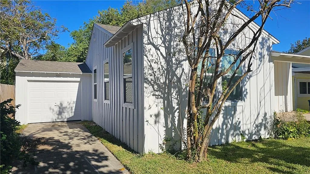 Building Photo - 330 Texas Ave