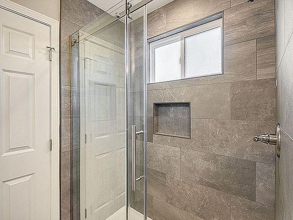 4th image of 21117 Gardena Dr