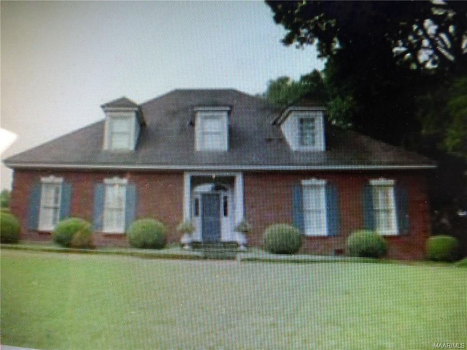2nd image of 3025 Pinehurst Dr
