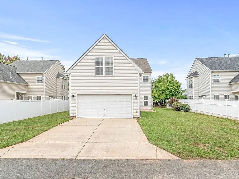 11705 Kingsley View Dr — Photo 32