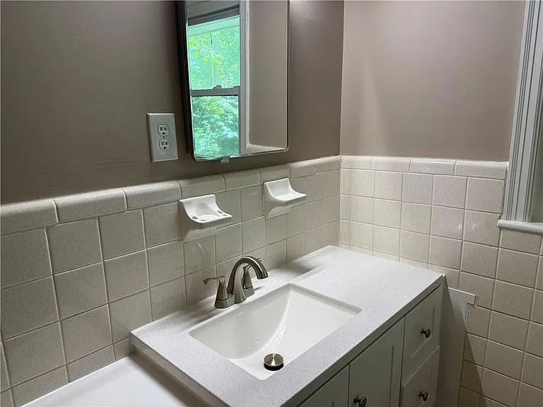 782 Prince Ave — Photo 18