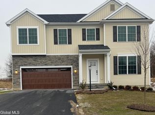 5 Wheatfield Way, Mechanicville, NY 12118