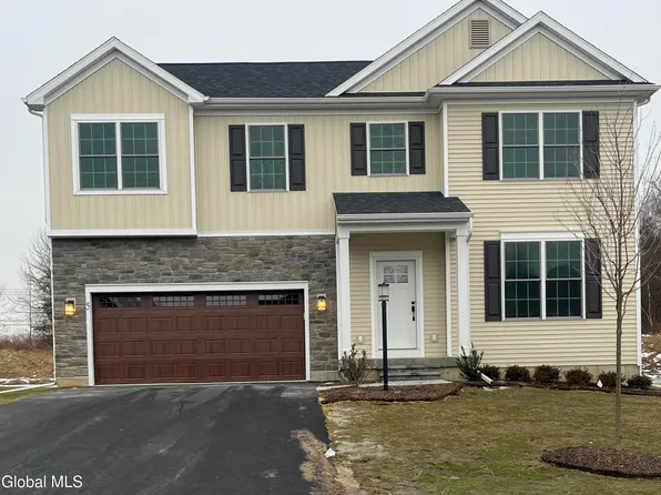 5 Wheatfield Way, Mechanicville, NY 12118