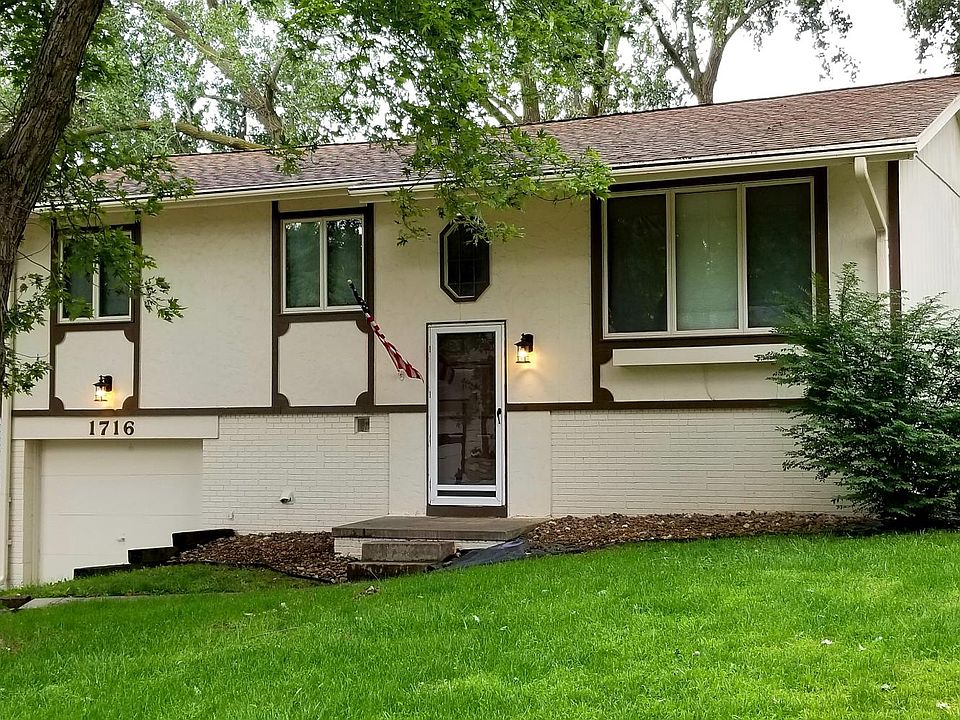 1st image of 1716 N 111th St