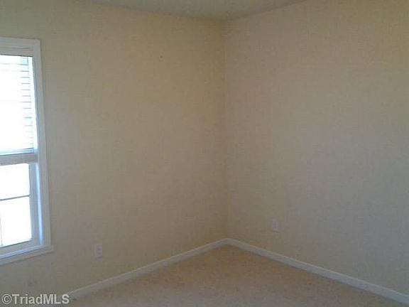 3rd image of 15 Shorthorn Ct