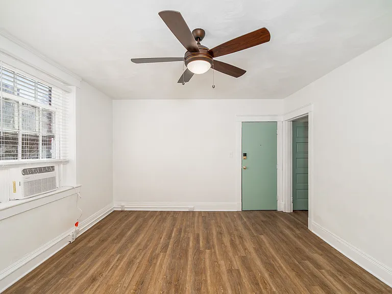 320 Dinwiddie St — Photo 10