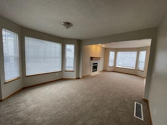 3rd image of 979 Chadwick Ln