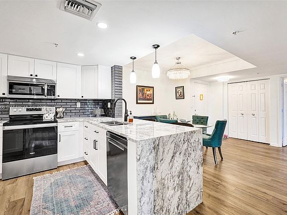 5th image of 520 SE 5th Ave APT 1302
