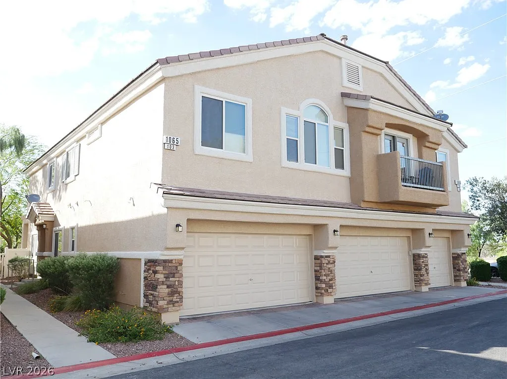 3 bed, 2.5 bath, 1625 sqft, $1,800 — Photo 2