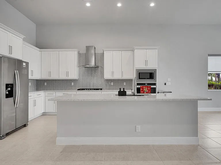 12582 Nautilus Cir — Photo 7