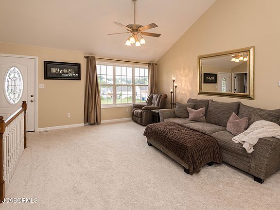 4th image of 1810 Leeds Dr