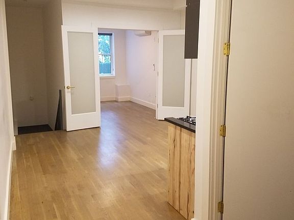 5th image of 709 Sterling Pl #1L