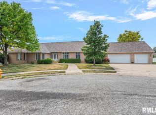 9 Belaire Ct, Jacksonville, IL 62650